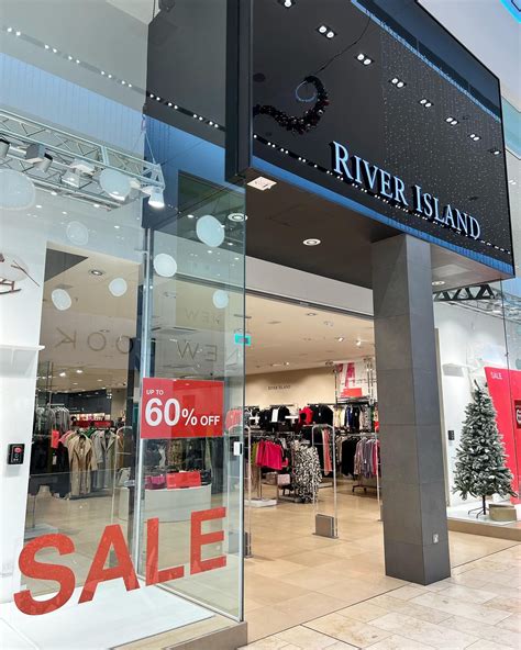 river island opening times today.